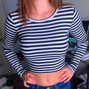 Long sleeve crop